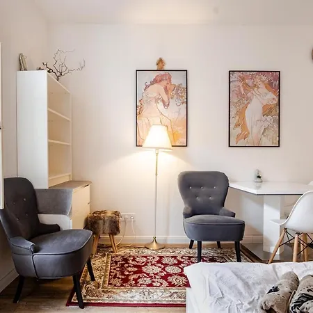 Apartamento Lovely 2 With Ac Praga